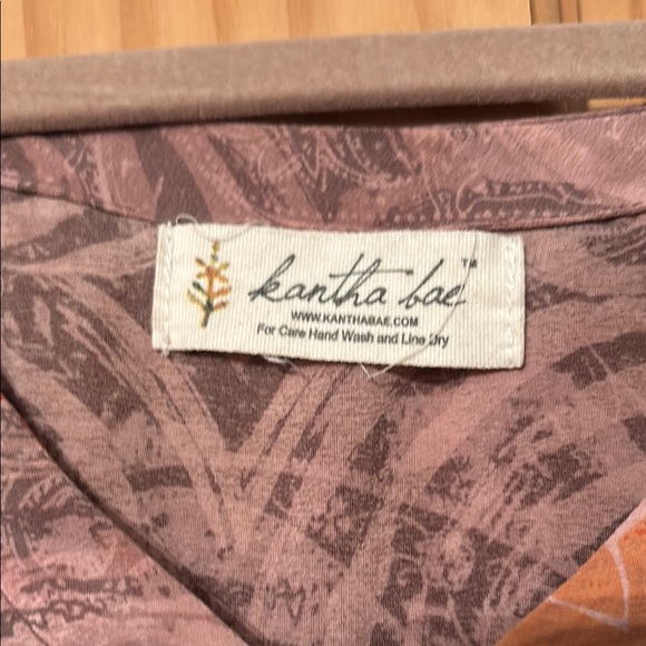 Such a vibe!!! This versatile silk top from Kantha ~ one of a kind print  💜🧡❤️ - Picture 2 of 6